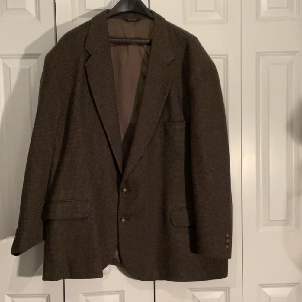 Brown Sport Coat with Notched Lapels and Matte Finish